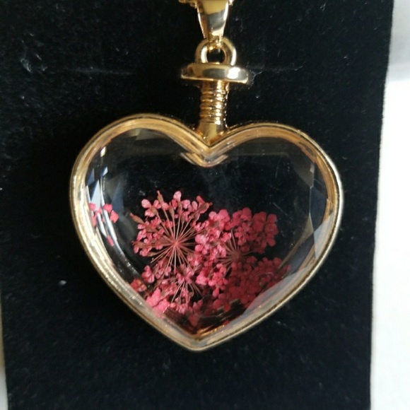 REAL FLOWER HEART SHAPED GLASS  PENDANT NECKLACE - Picture 6 of 6